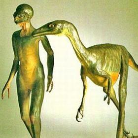 Gadzi humanoid (po lewej) i Troddon (po prawej). Czy tak wyglądałby potomek dinozaura?
